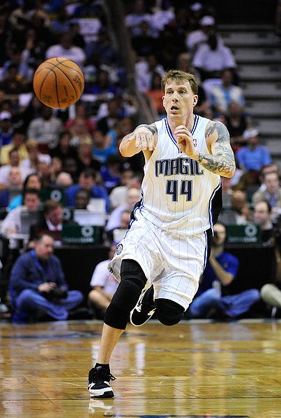 半场战报：本菲卡0-0勒沃库森，奥塔门迪中柱