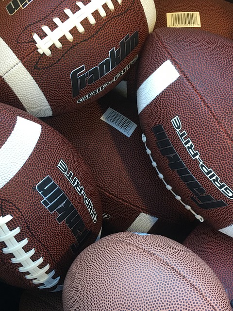 知名巴萨球迷：梅西不该偷偷的溜进诺坎普，这不是他家而是我们的